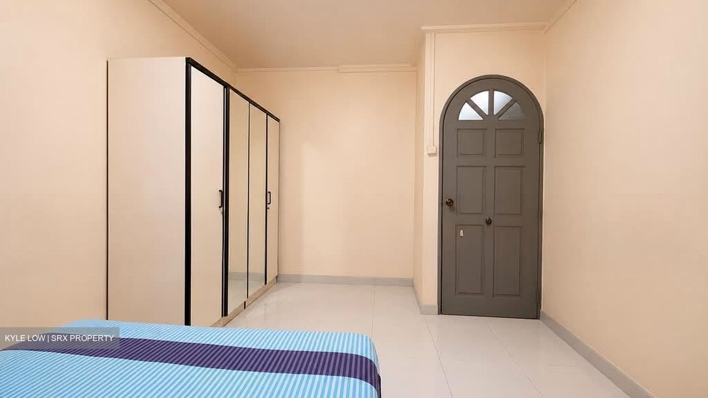Blk 221 Kovan Green (Hougang), HDB Executive #581896351